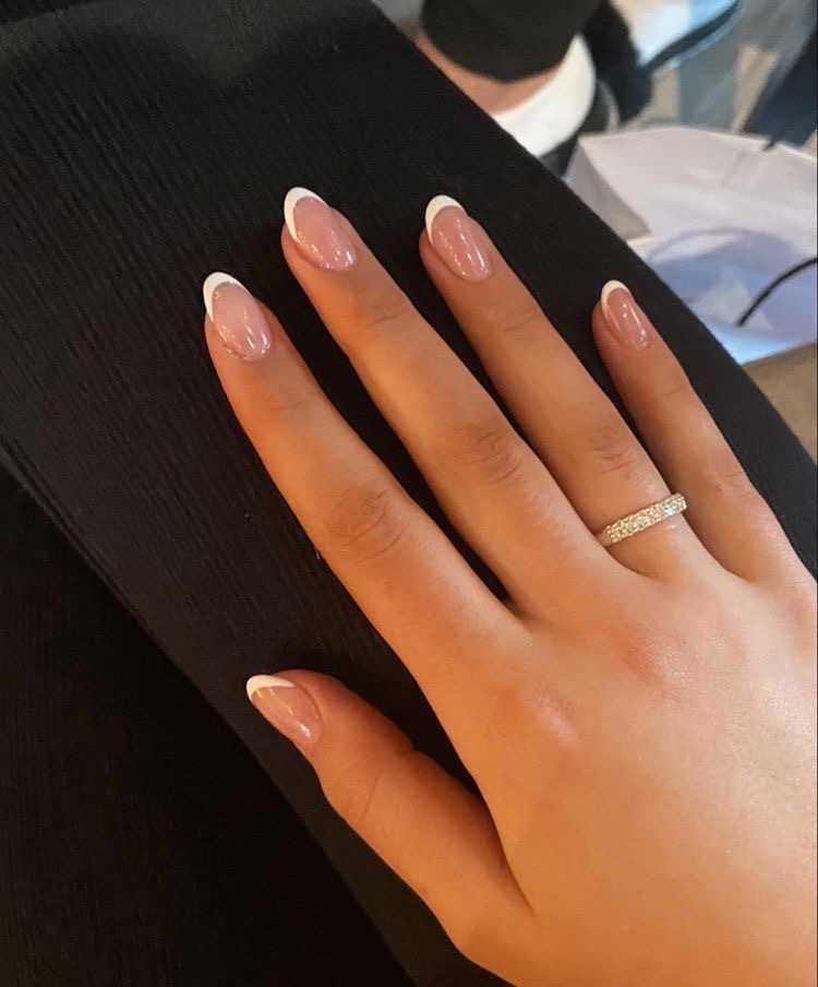 Almond line art nail design by Aria Rose