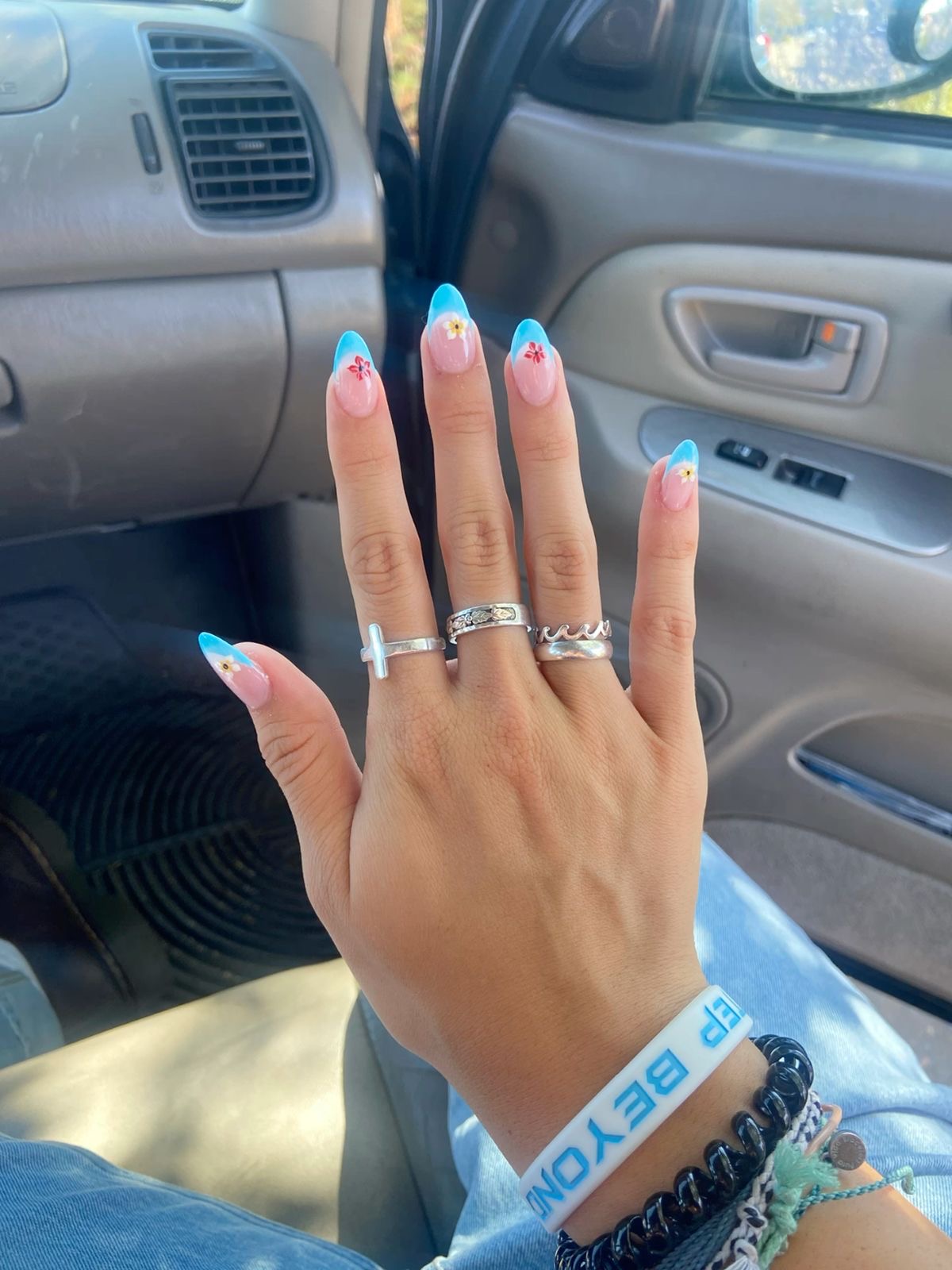 Squoval aura nail design by Aria Rose