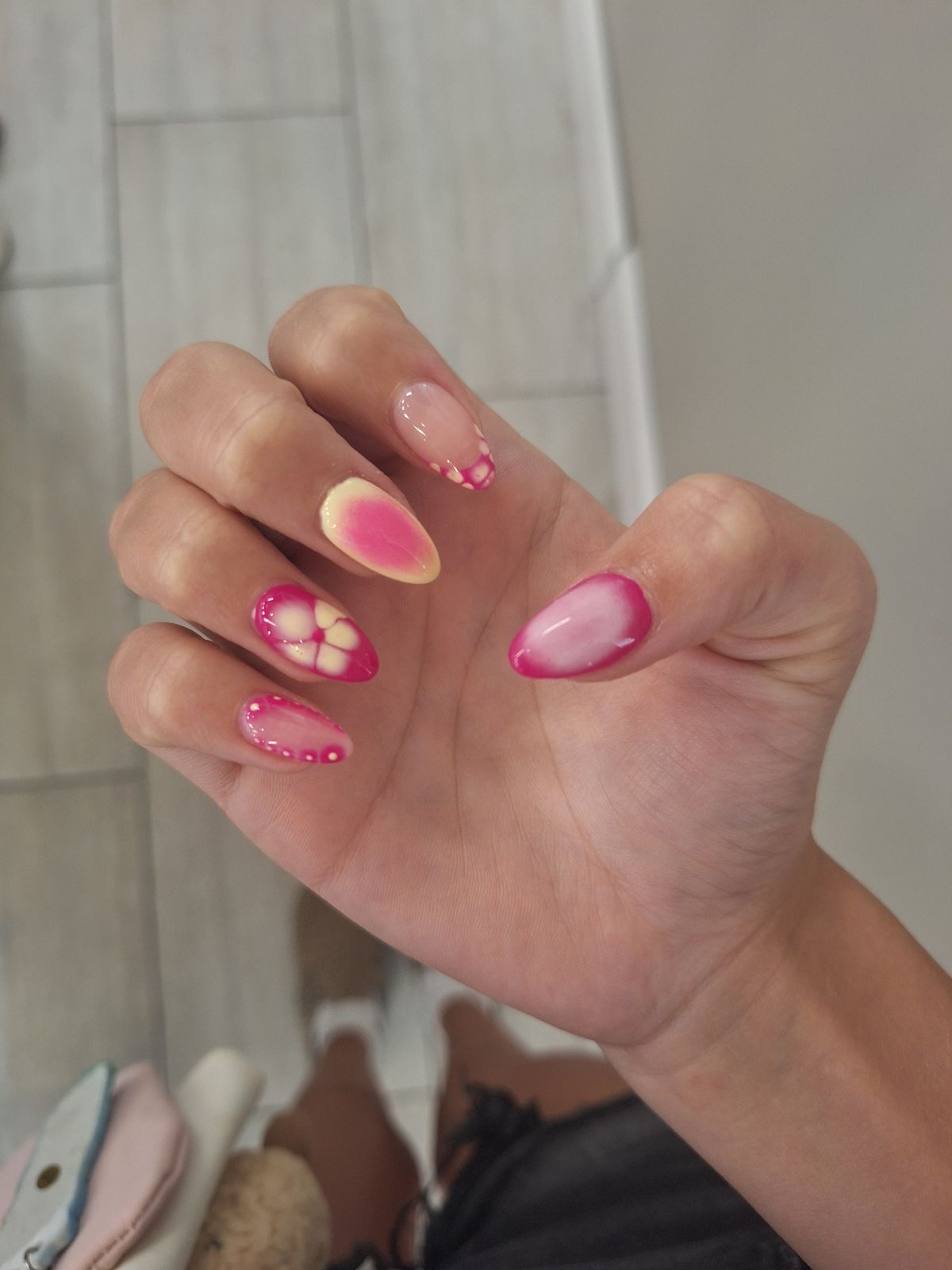 Almond floral nail design by Brooklyn Belle