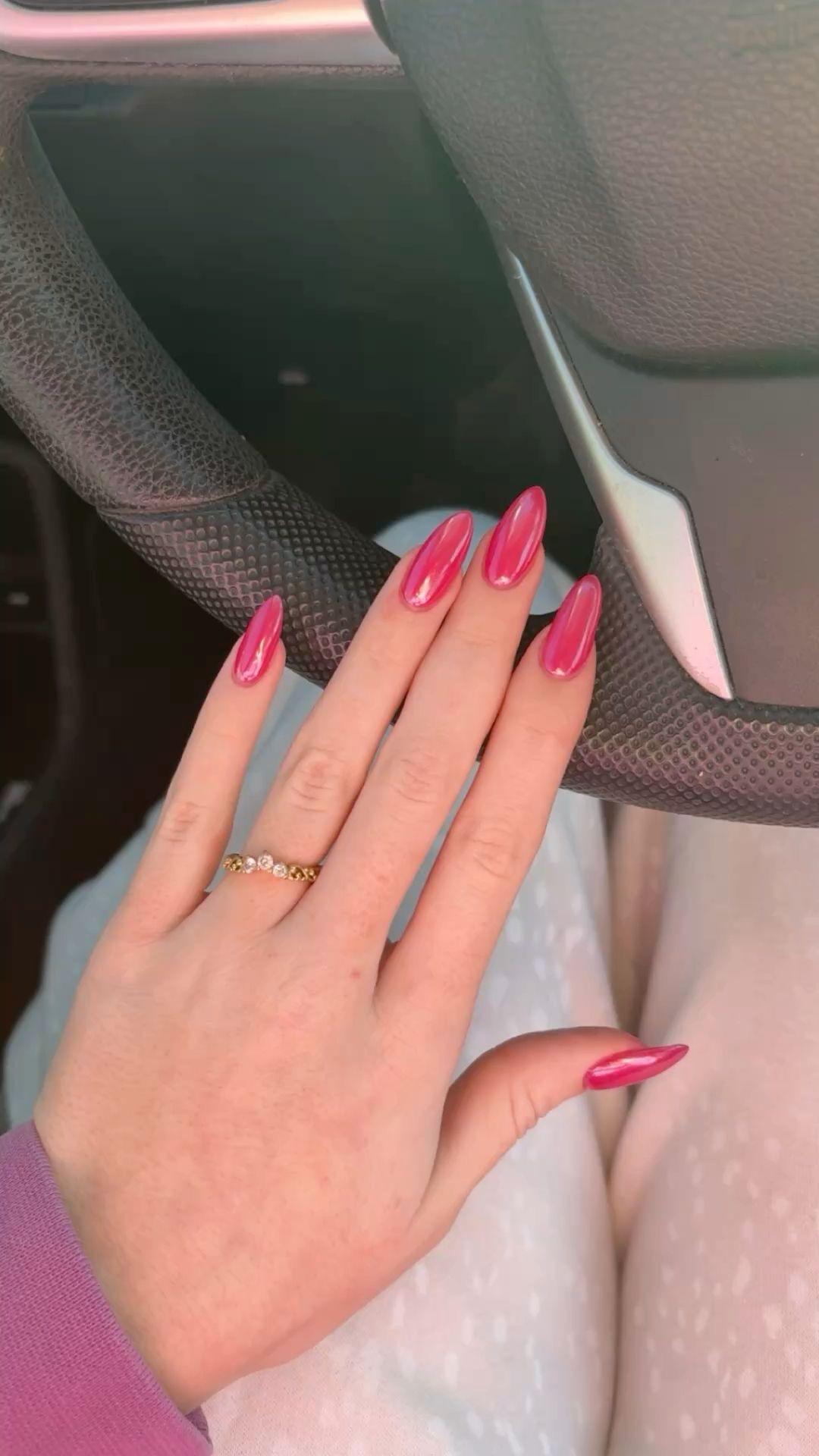 Squoval line art nail design by Isla Bloom