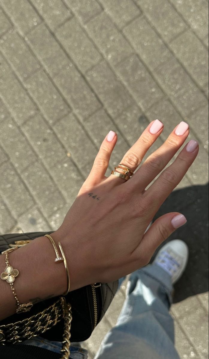 Stiletto ombre nail design by Zara Malik