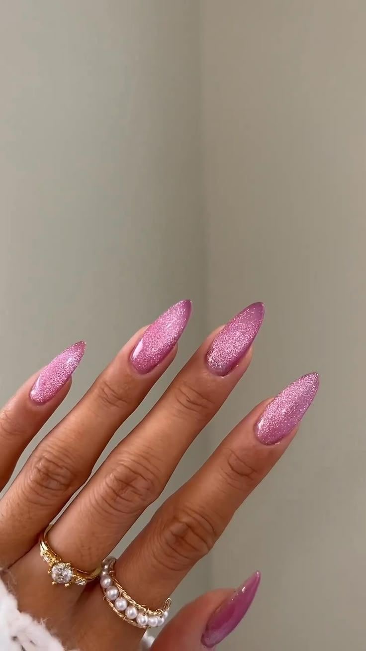 Stiletto marble nail design by Clara Bloom
