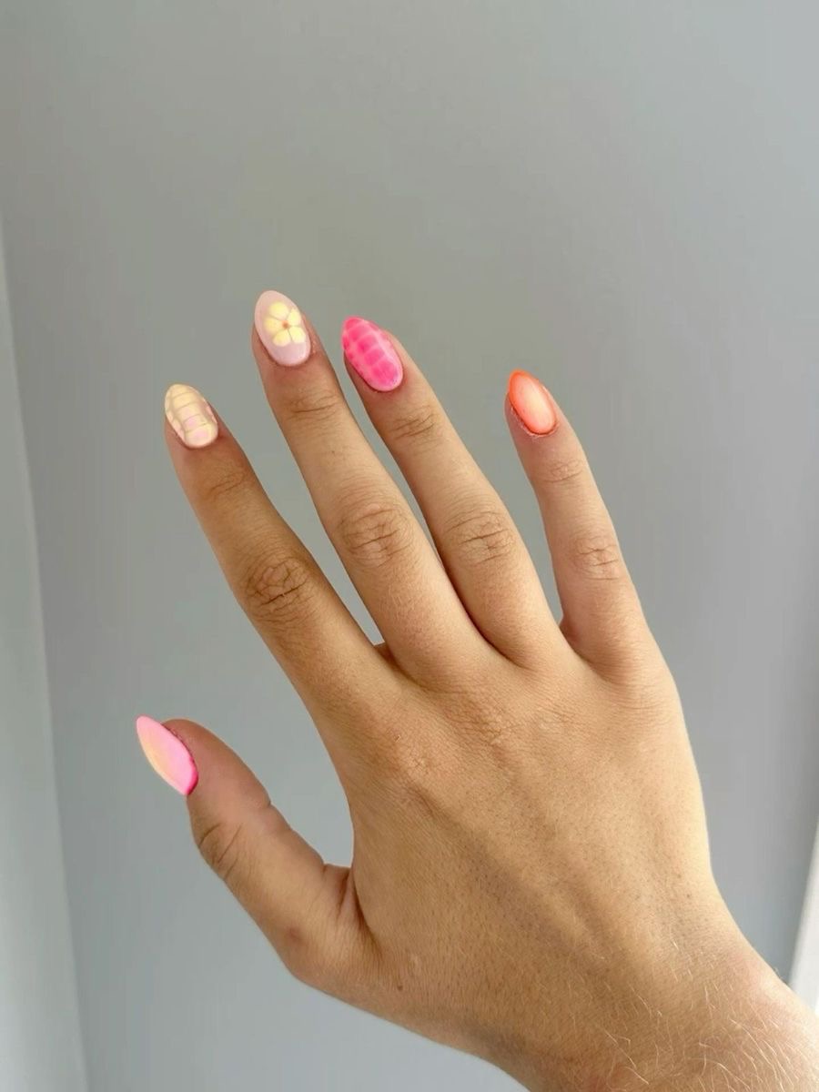 Oval geometric nail design by Amara Okafor