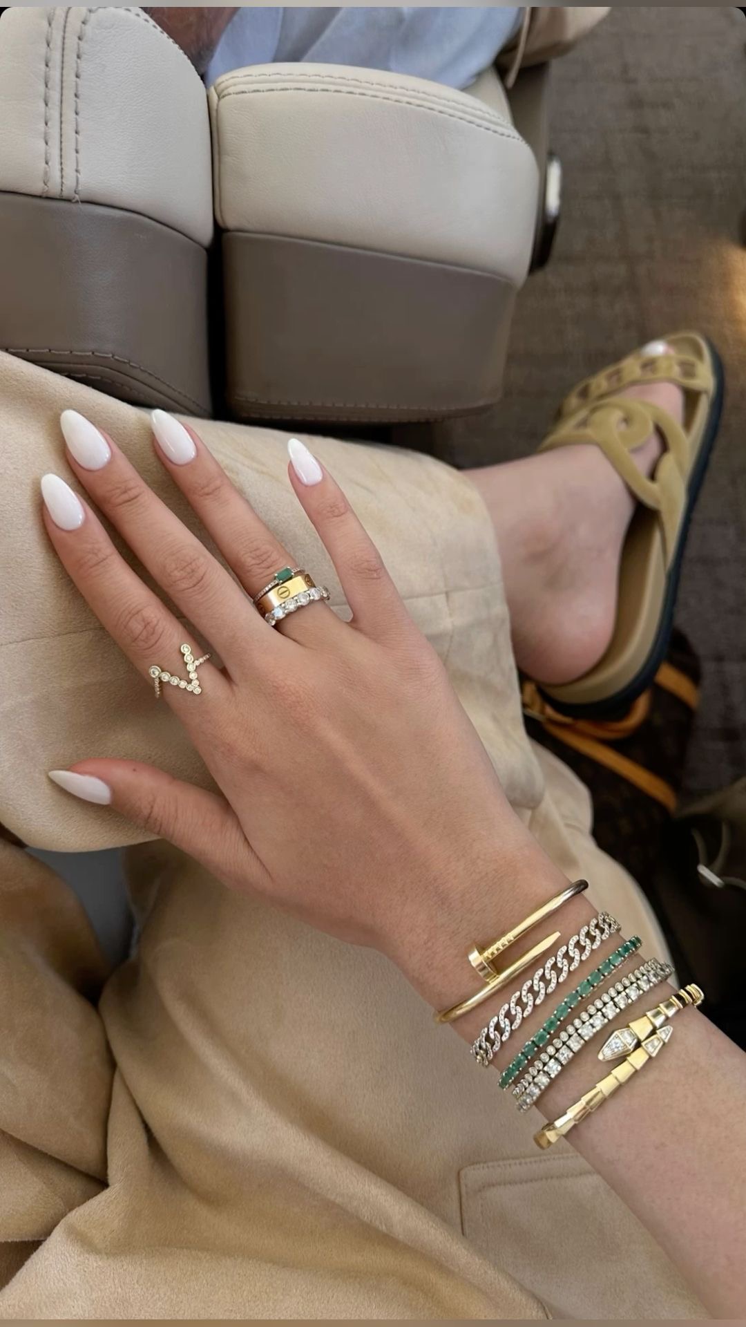 Almond minimalist nail design by Elena Rostova