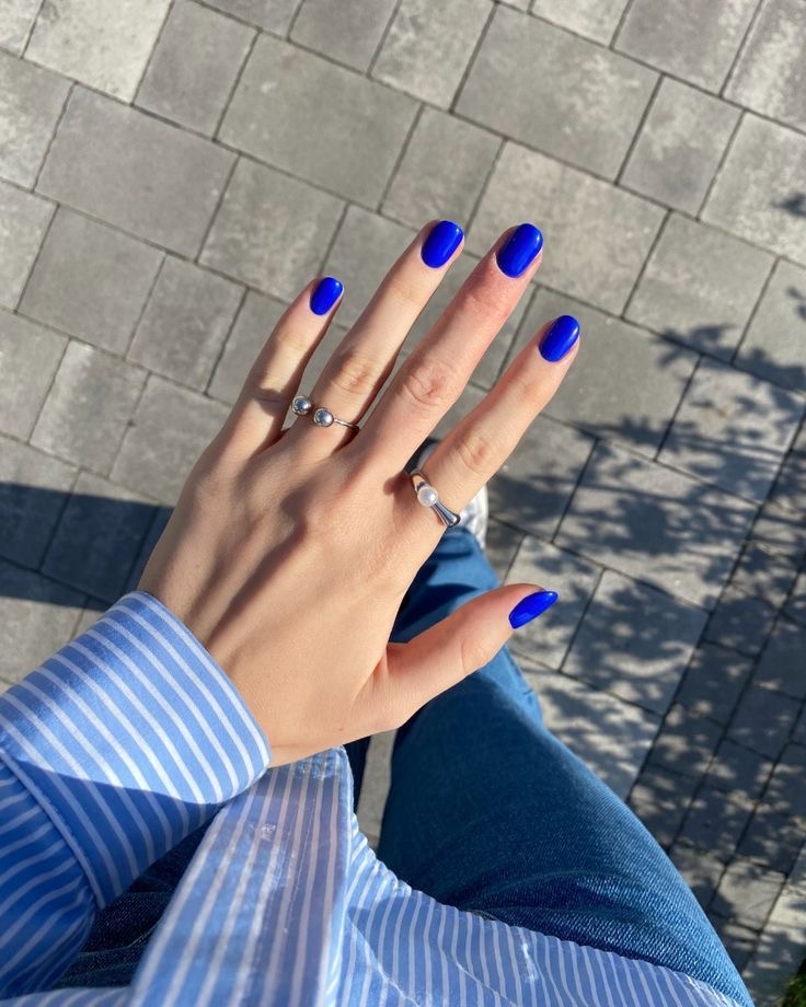 Oval marble nail design by Zoe Hart