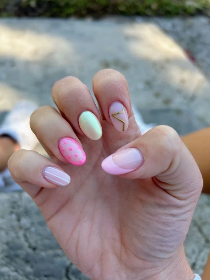 Almond art nail design by Eva Rose