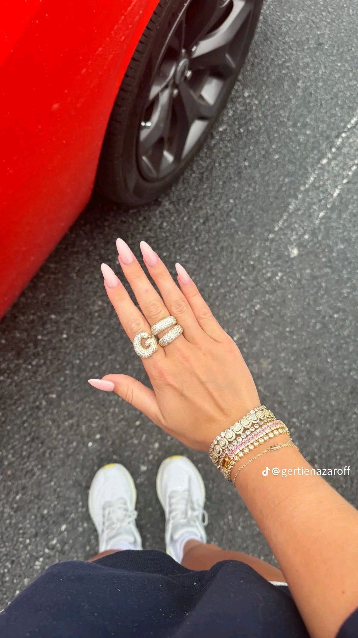 Square line art nail design by Jasmine Rose