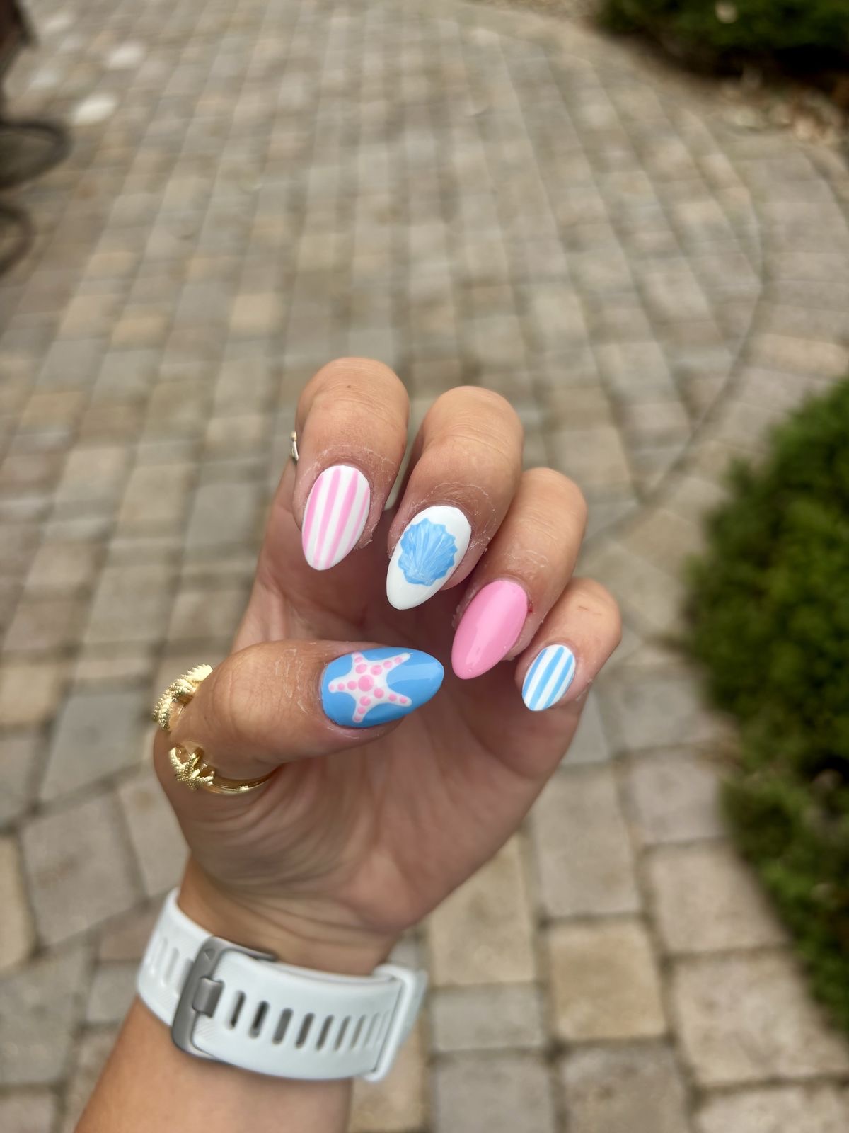 Squoval line art nail design by Eliza Rose