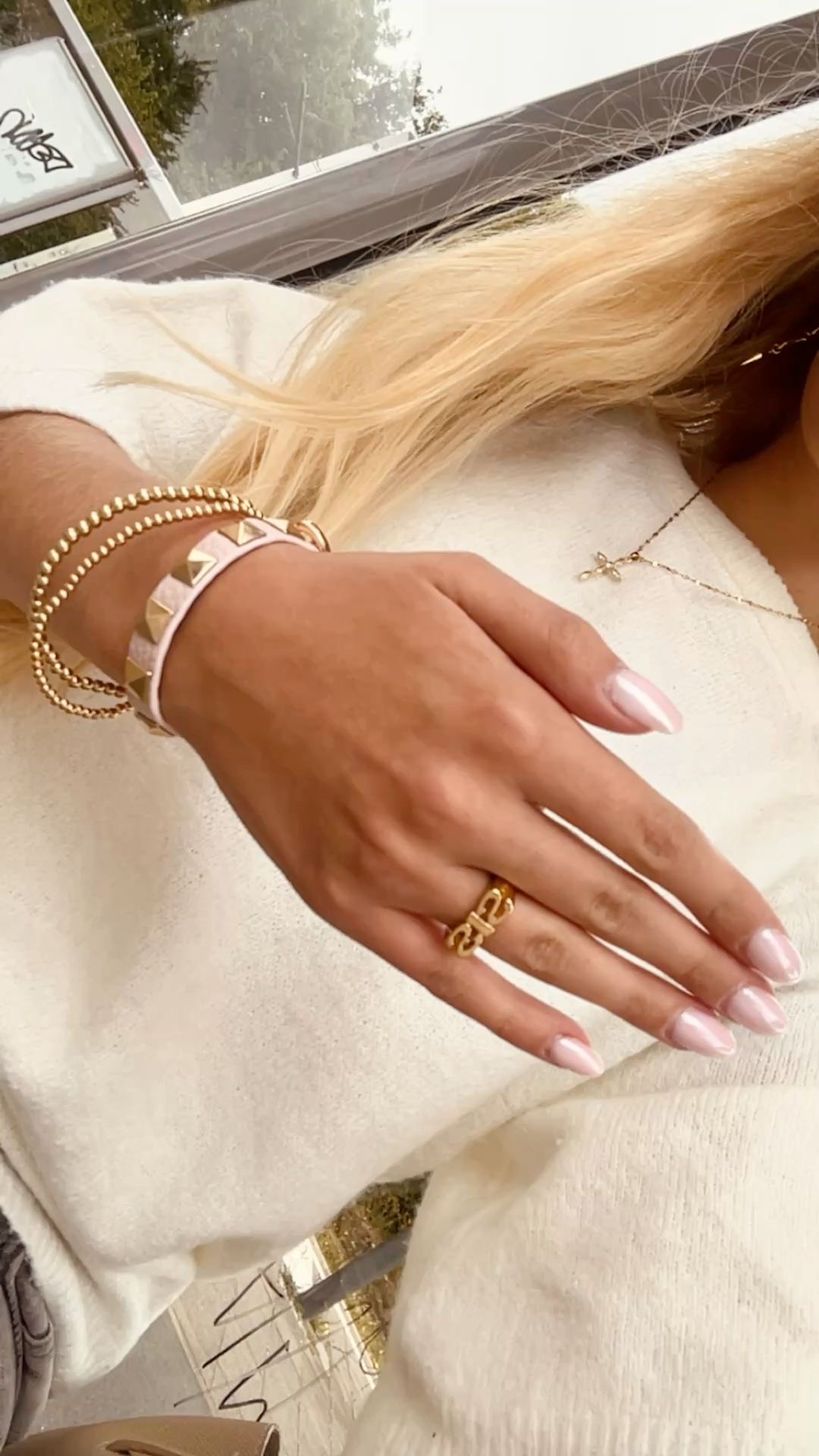 Oval line art nail design by Olivia Rae