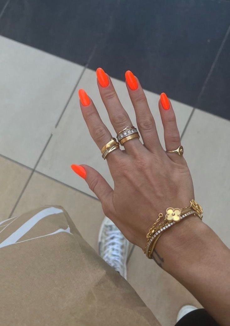 Oval ombre nail design by Chloe Park