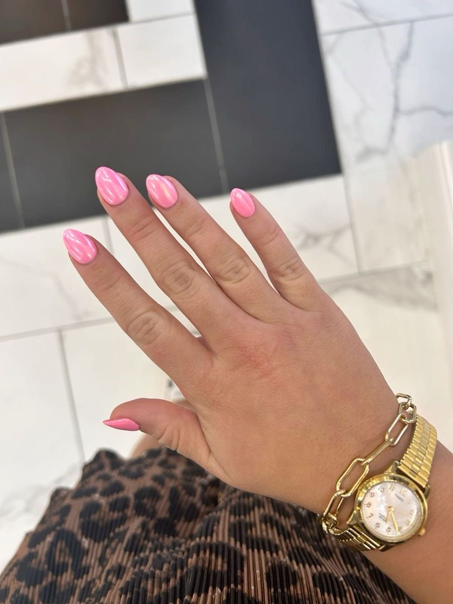 Stiletto marble nail design by Freya Hansen