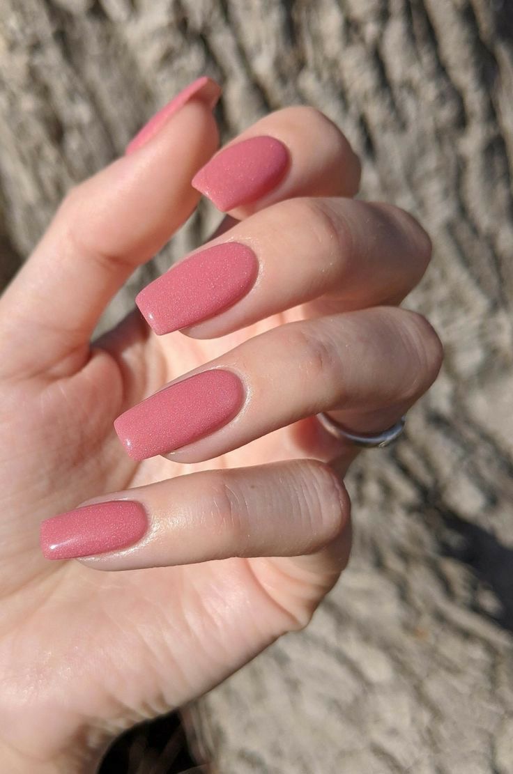 Almond geometric nail design by Freya Hansen