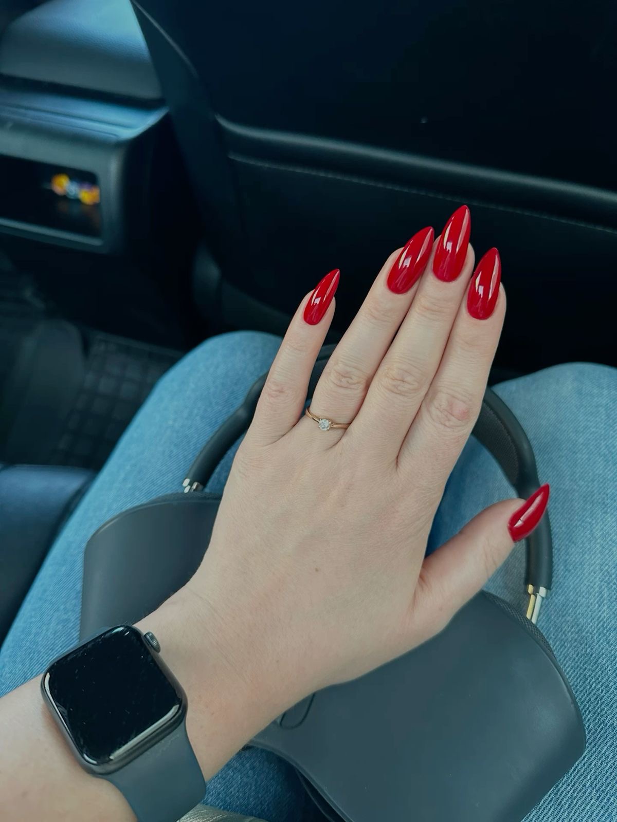 Almond marble nail design by Freya Hansen