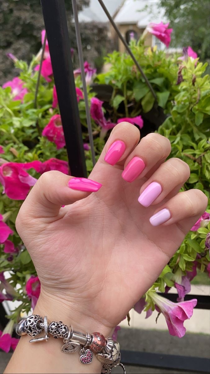 Almond art nail design by Gigi Moreno