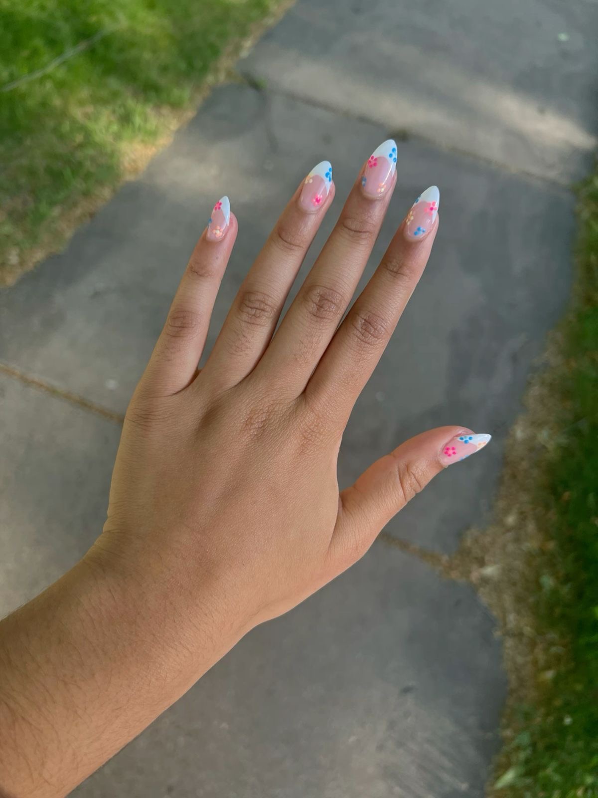 Almond abstract nail design by Gigi Moreno