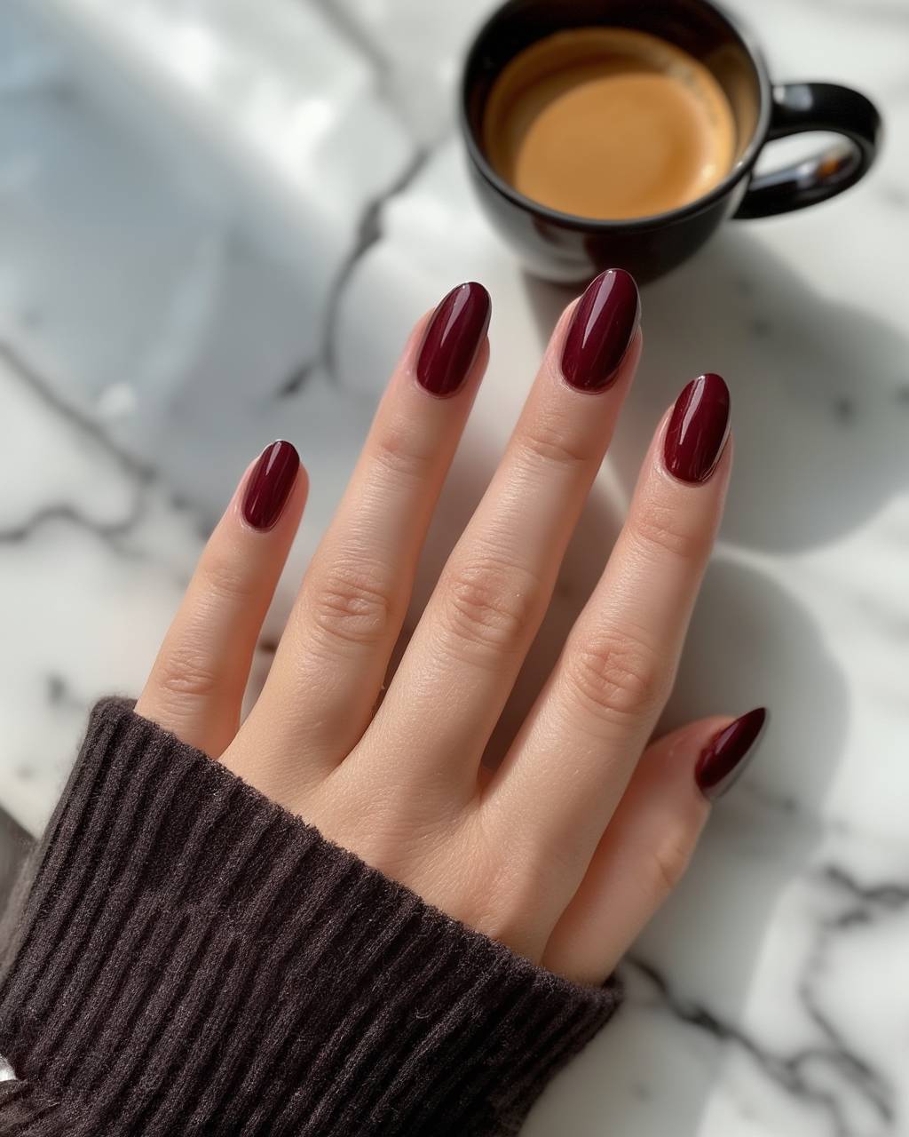 Oval minimalist nail design by Gigi Moreno