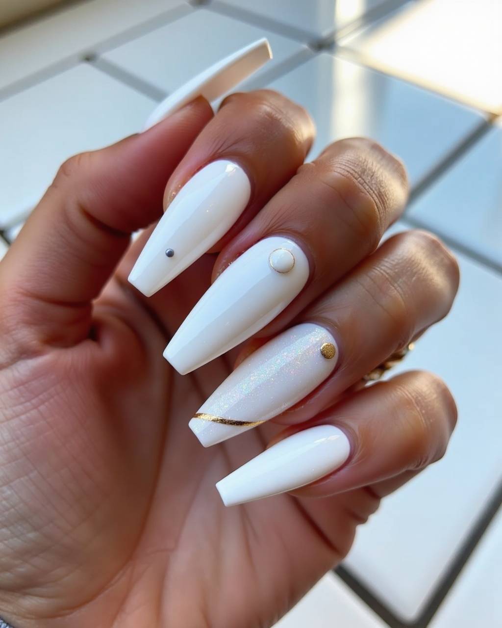 Stiletto minimalist nail design by Gigi Moreno