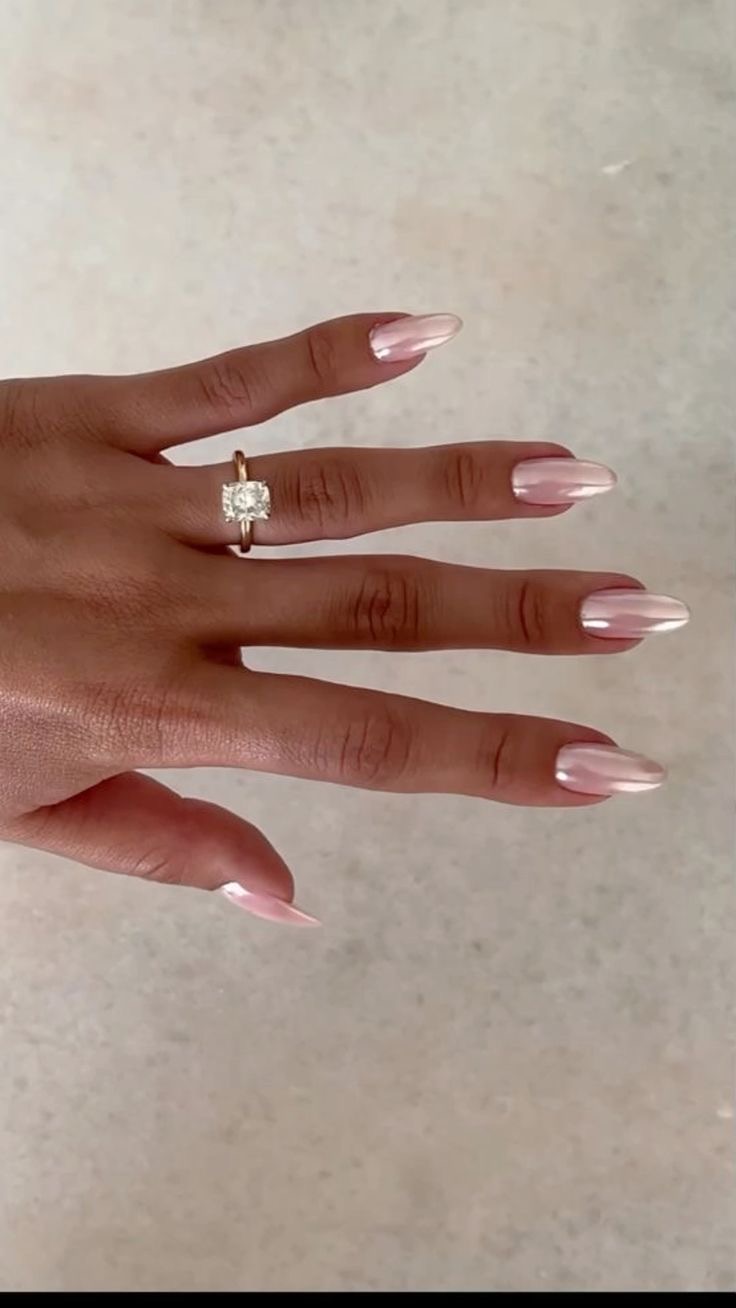 Square minimalist nail design by Gigi Moreno