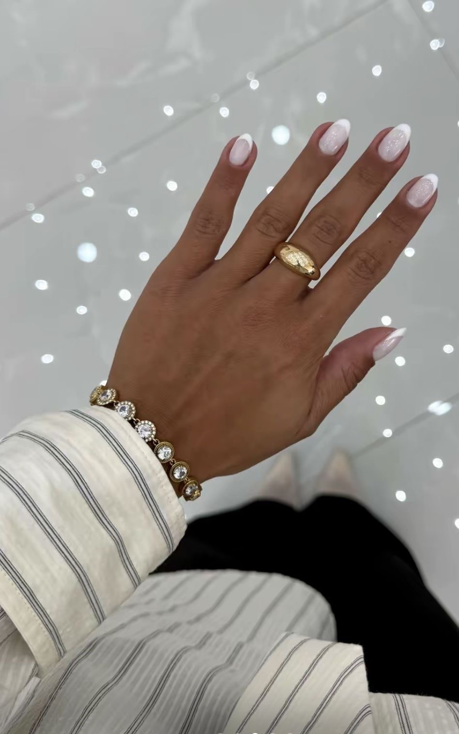 Square line art nail design by Mila Grace