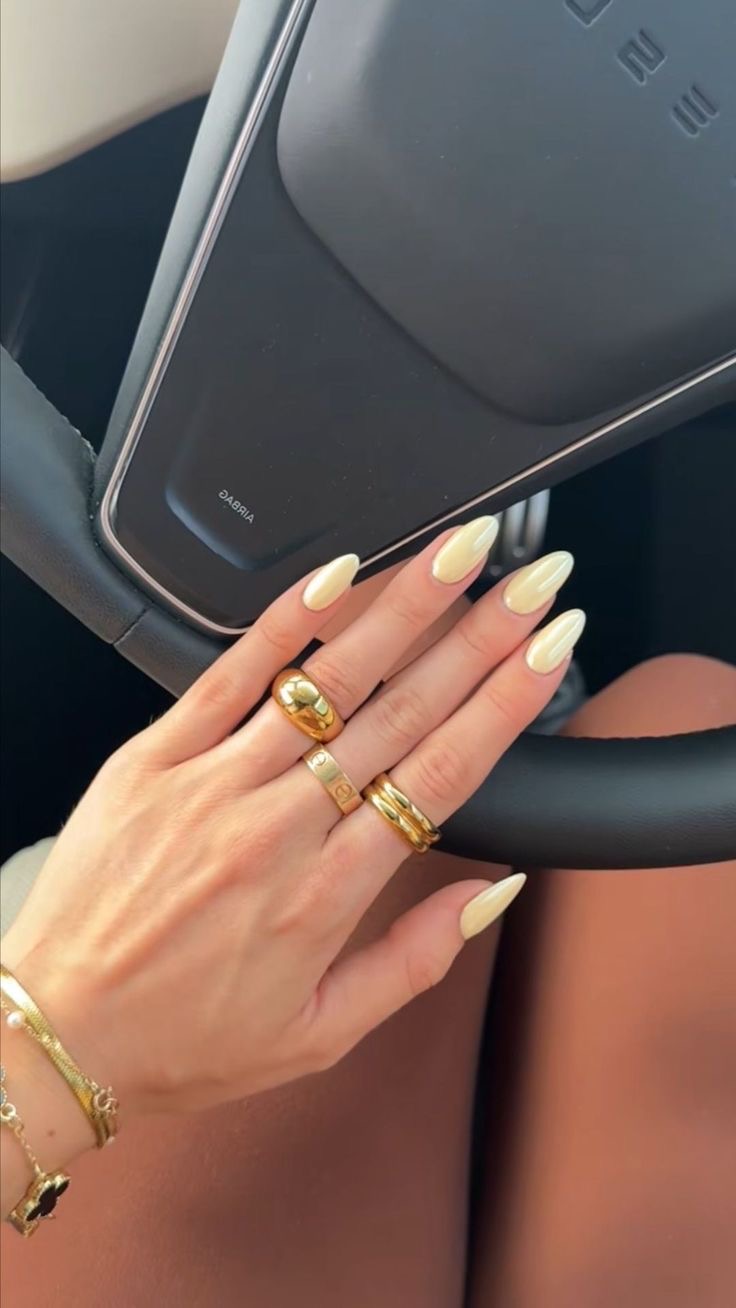 Almond minimalist nail design by Lucy Belle