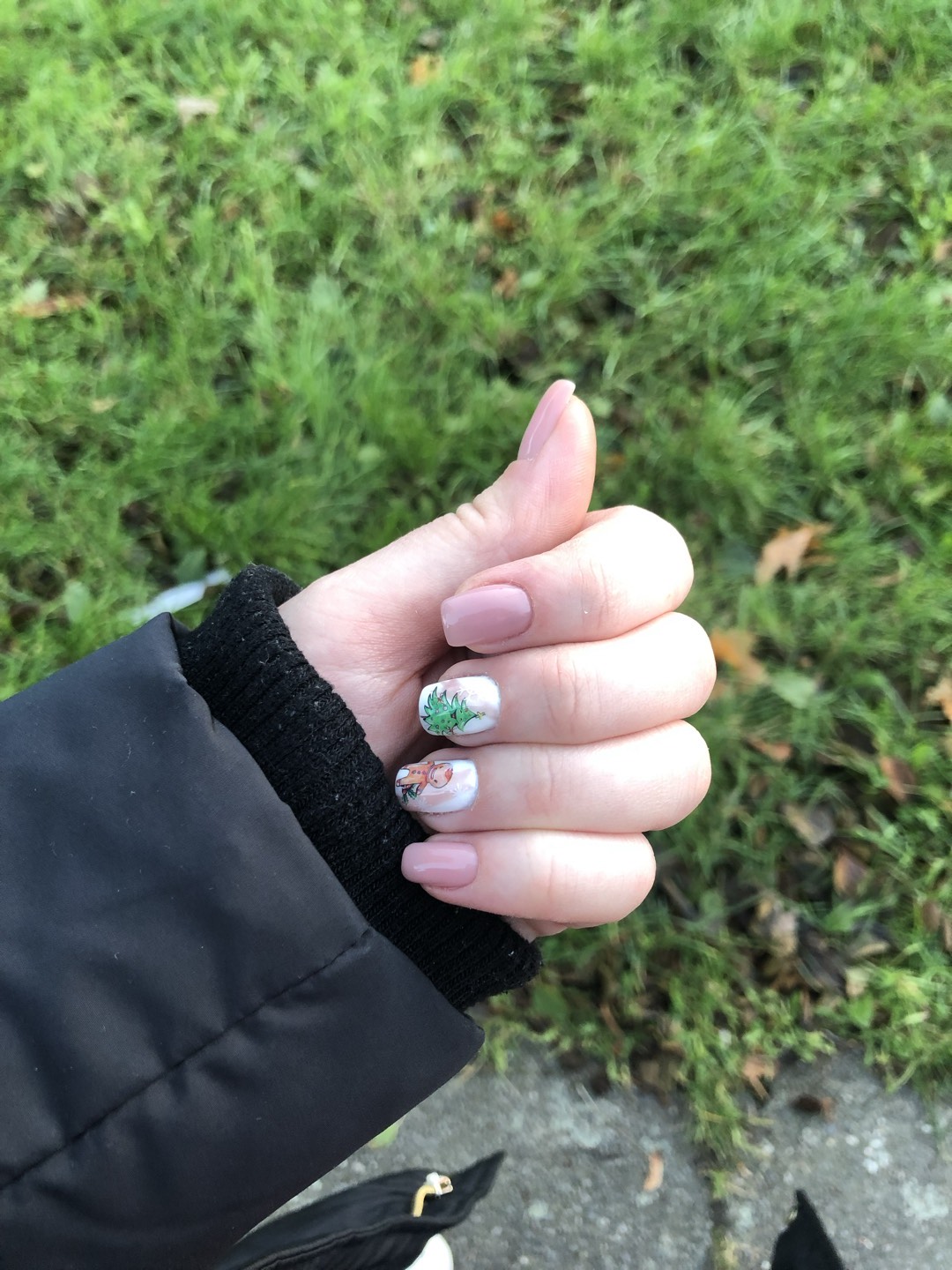 Square animal print nail design by Elisabete