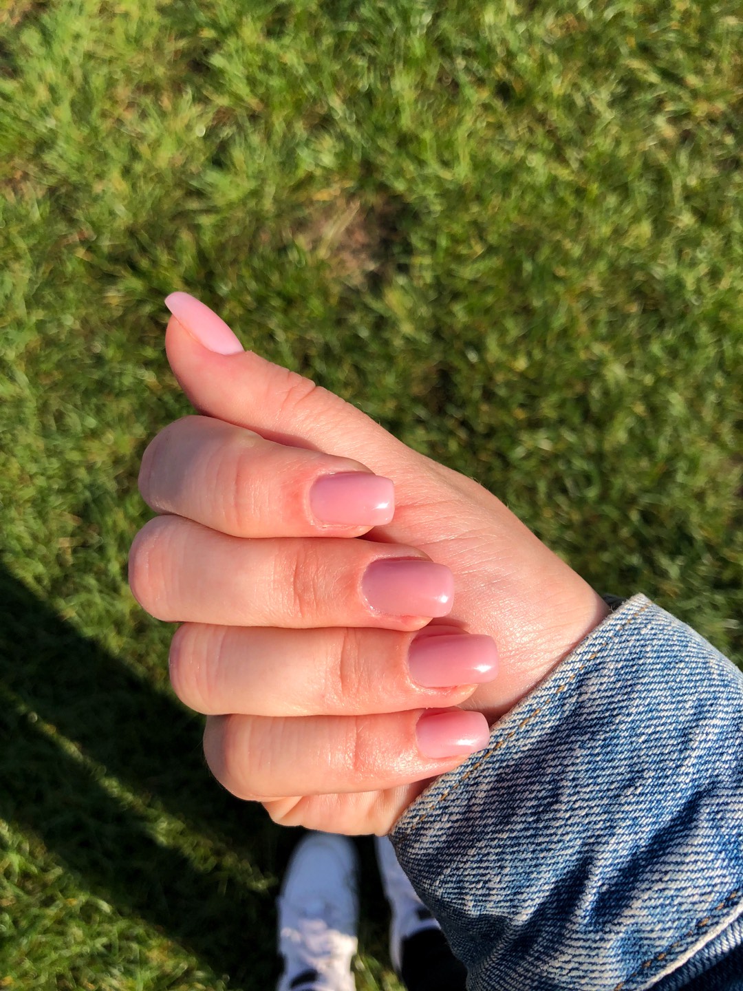 Square minimalist nail design by Elisabete