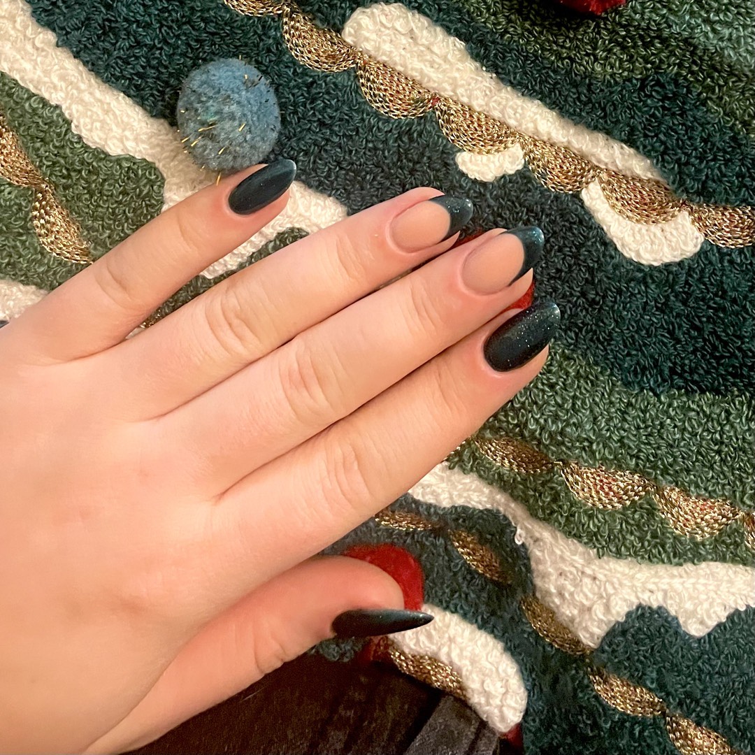 Almond French nail design by Elisabete