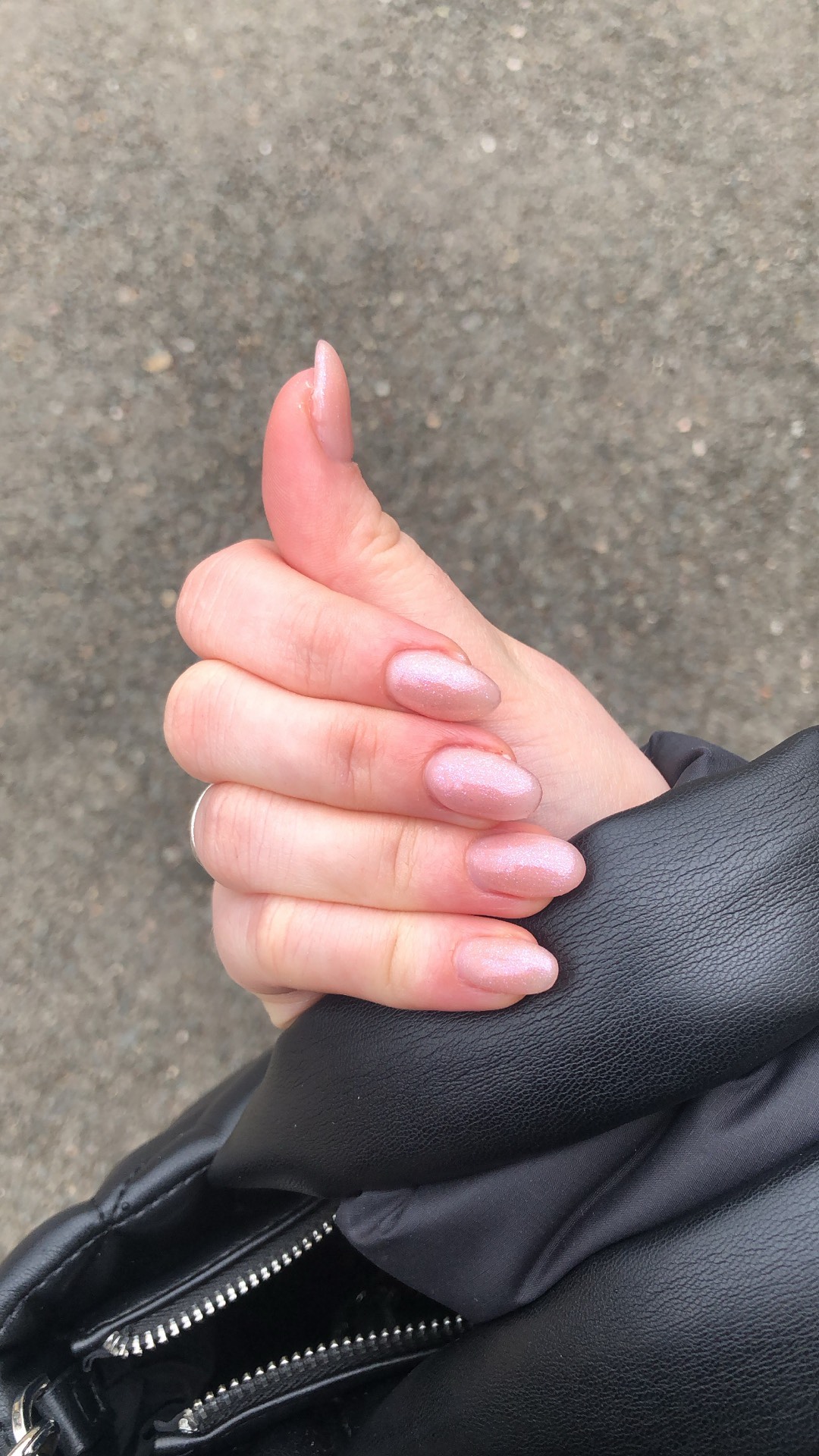 Almond abstract nail design by Elisabete
