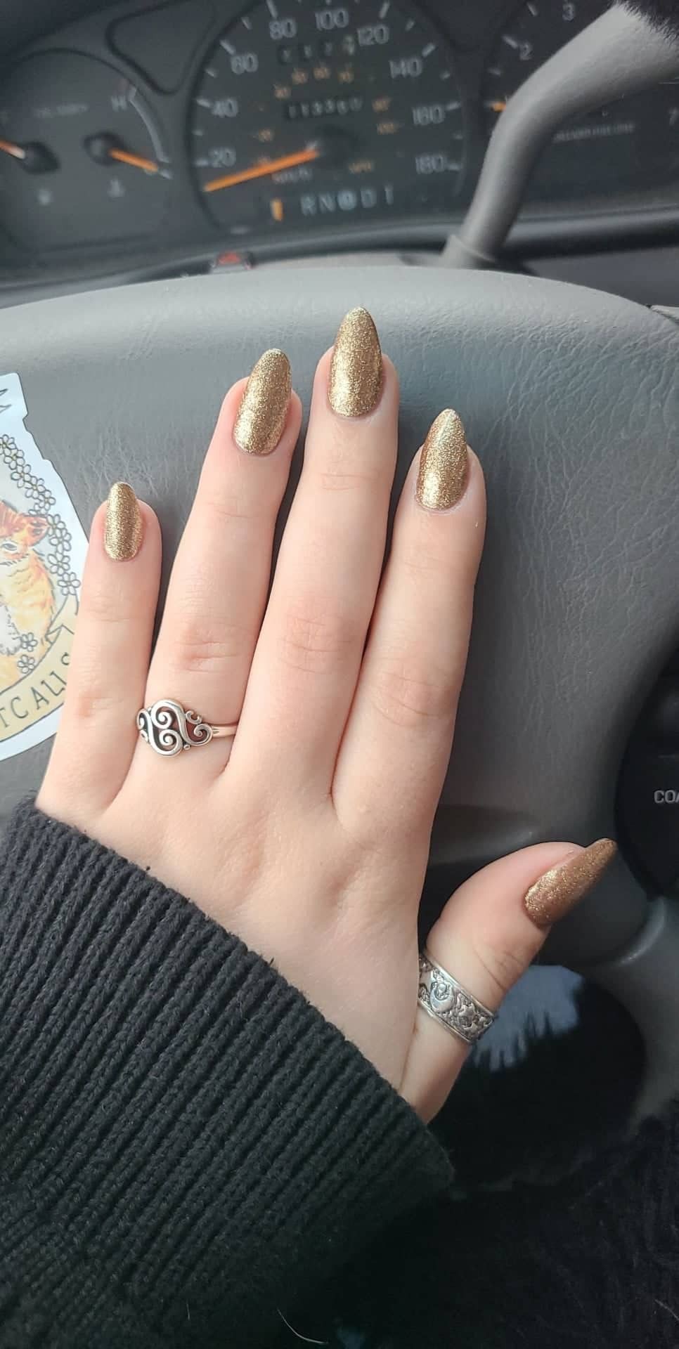 Square line art nail design by Leah Quinn