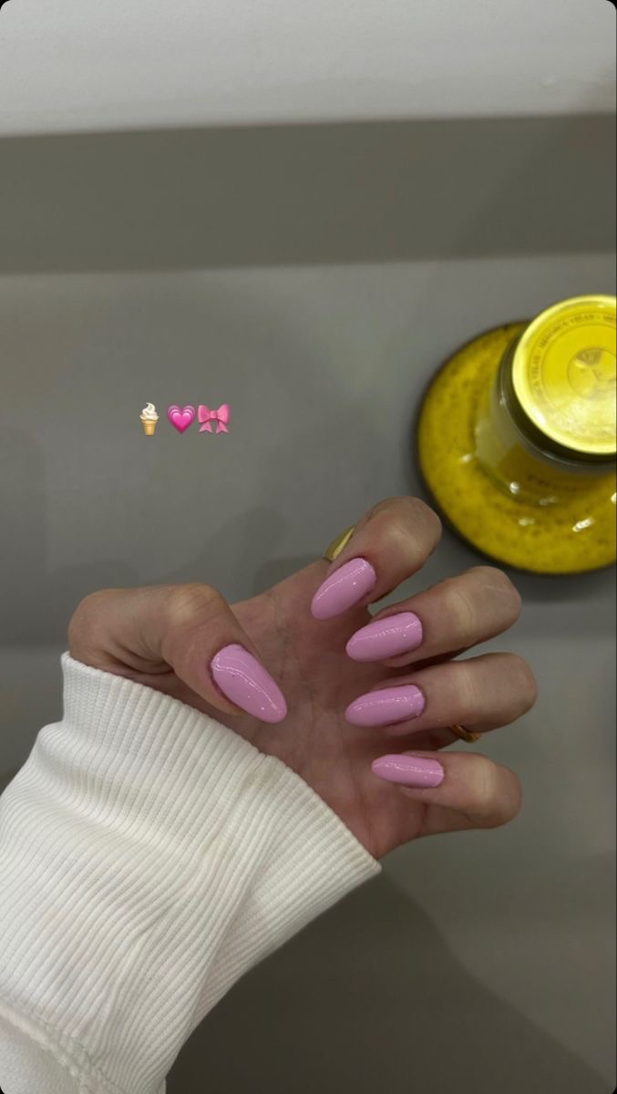 Square line art nail design by Julia Bloom