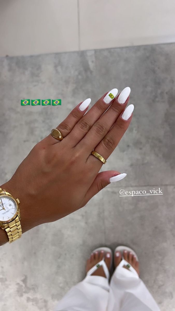 Oval abstract nail design by Julia Bloom