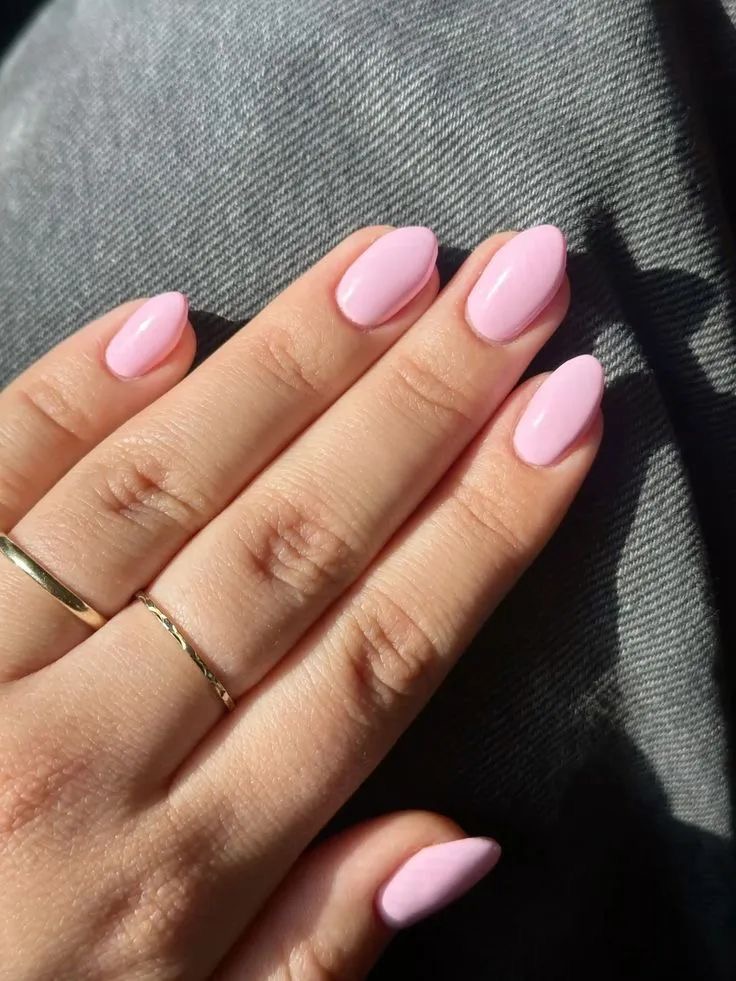 Oval floral nail design by Chloe Belle