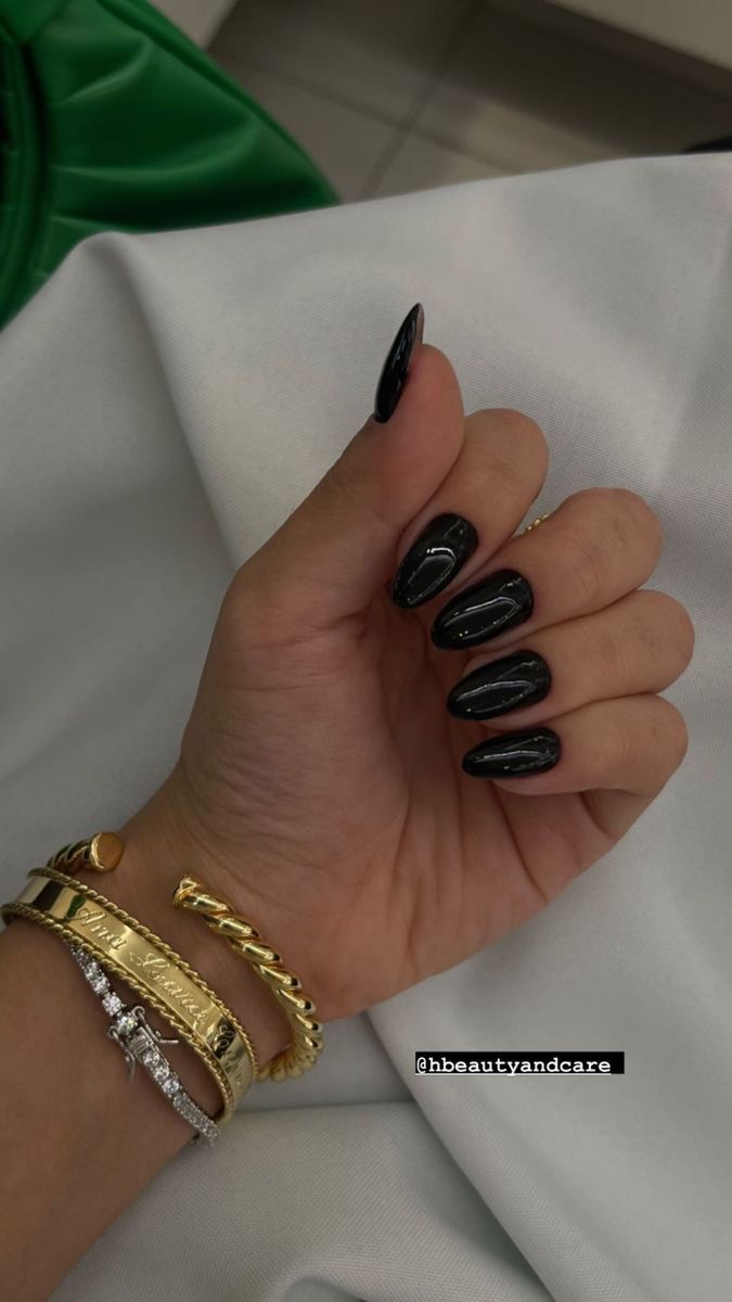 Square abstract nail design by Mae Sullivan