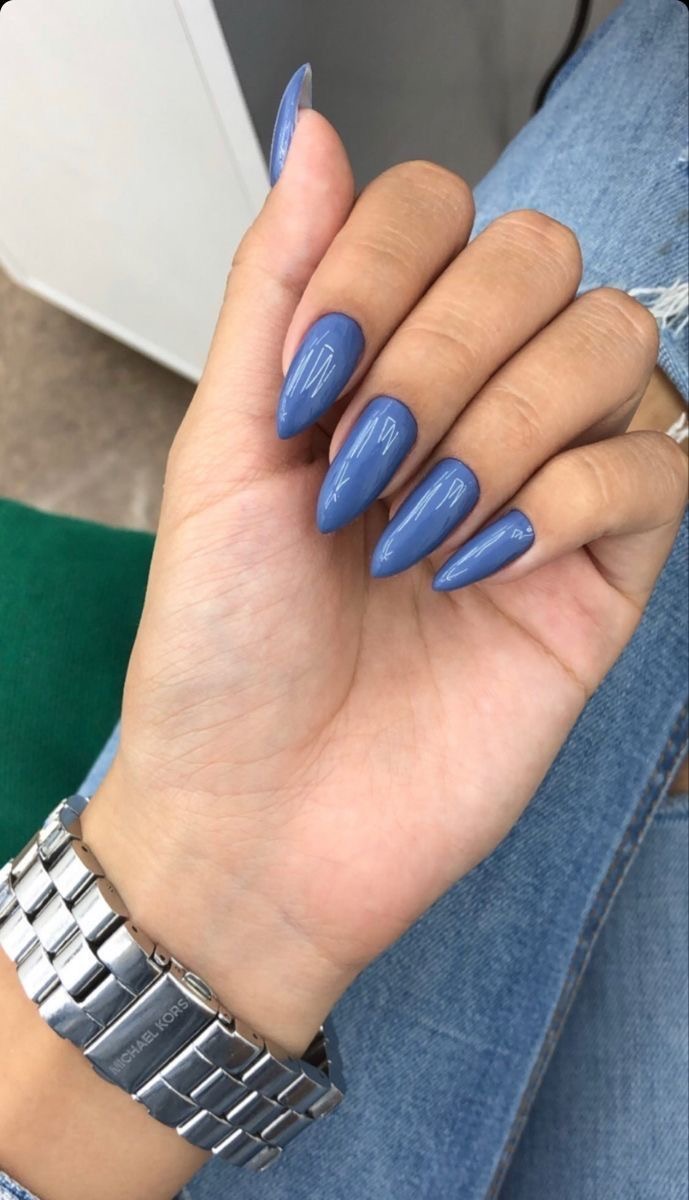 Almond marble nail design by Kylie Bloom