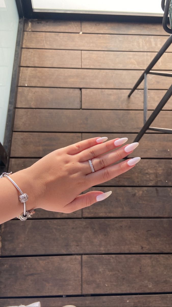 Oval geometric nail design by Ava Bennett