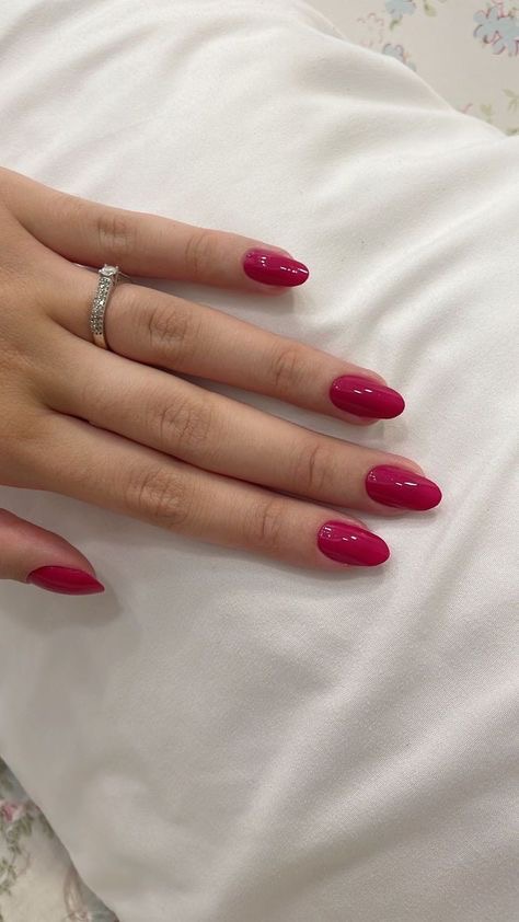 Squoval line art nail design by Natalie Quinn