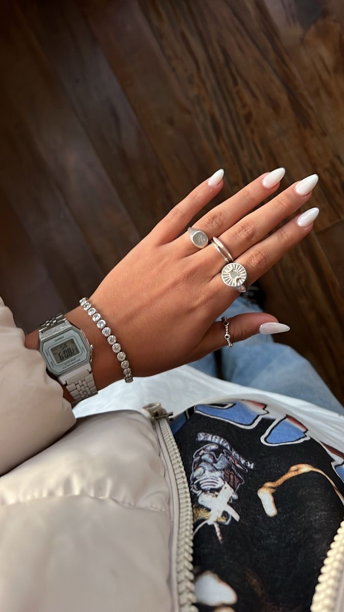 Almond line art nail design by Valentina Hart