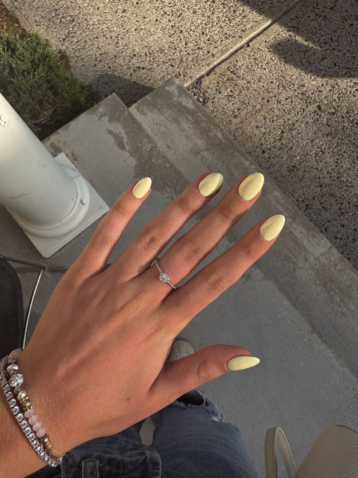 Almond minimalist nail design by Autumn Bloom