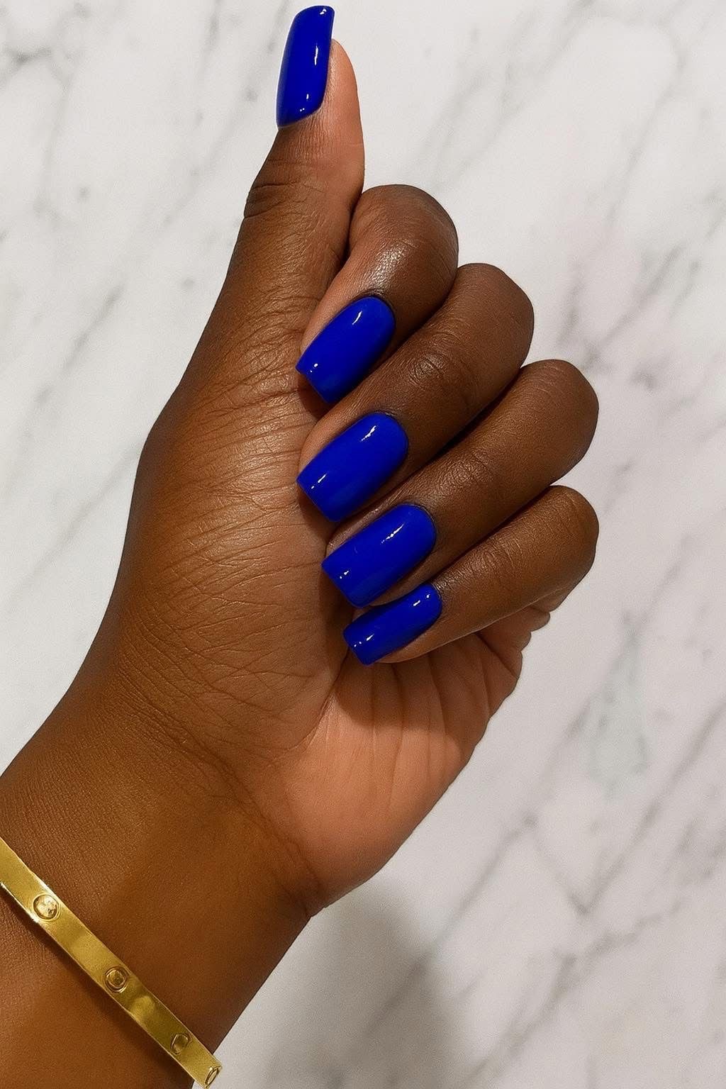 Squoval line art nail design by Sophie Hart