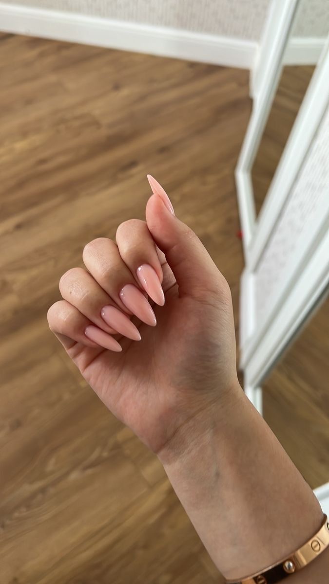 Squoval aura nail design by Sophie Hart