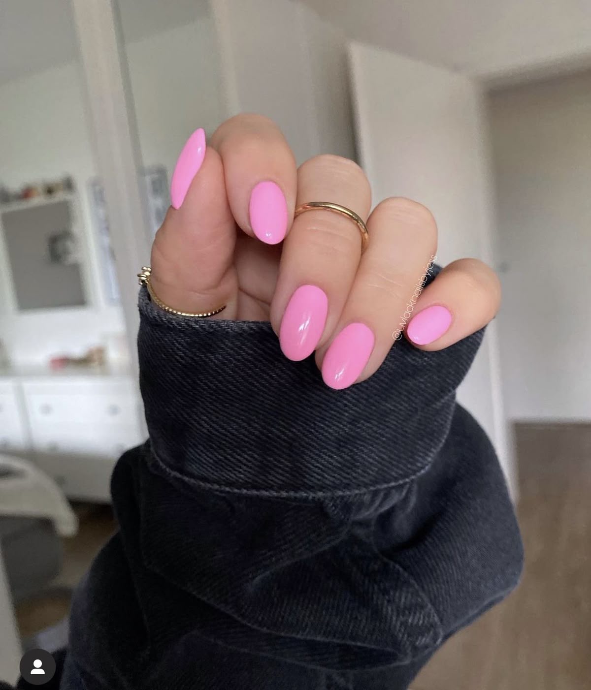 Almond art nail design by Ava Quinn