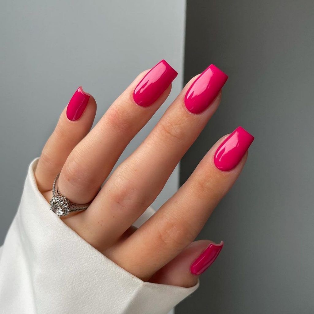 Oval floral nail design by Ava Quinn