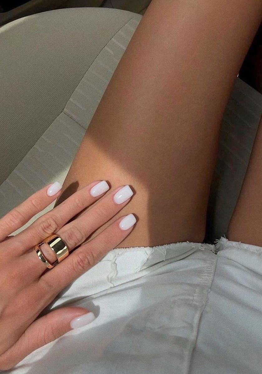 Stiletto line art nail design by Ava Quinn