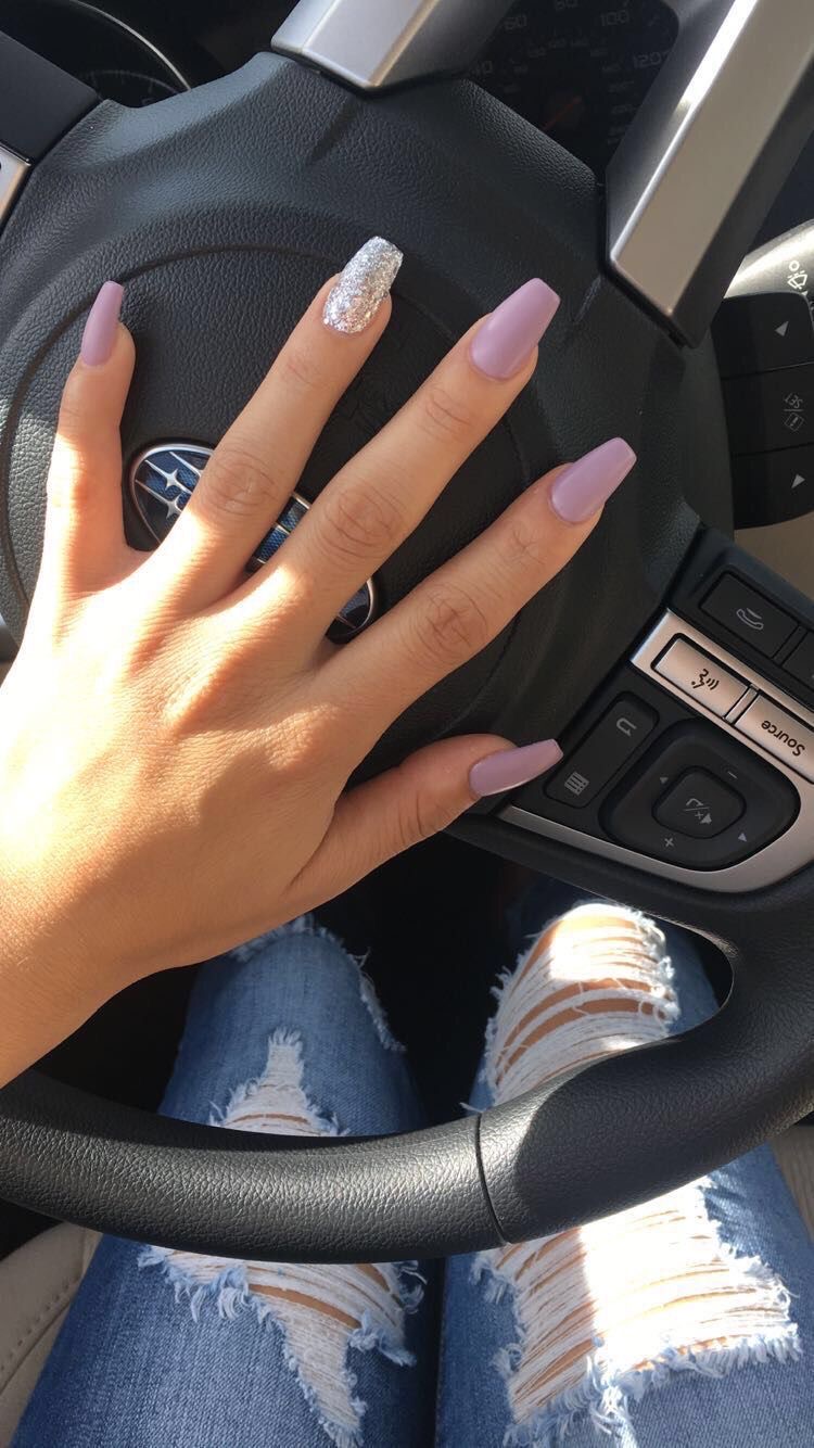 Oval art nail design by Faye Nguyen