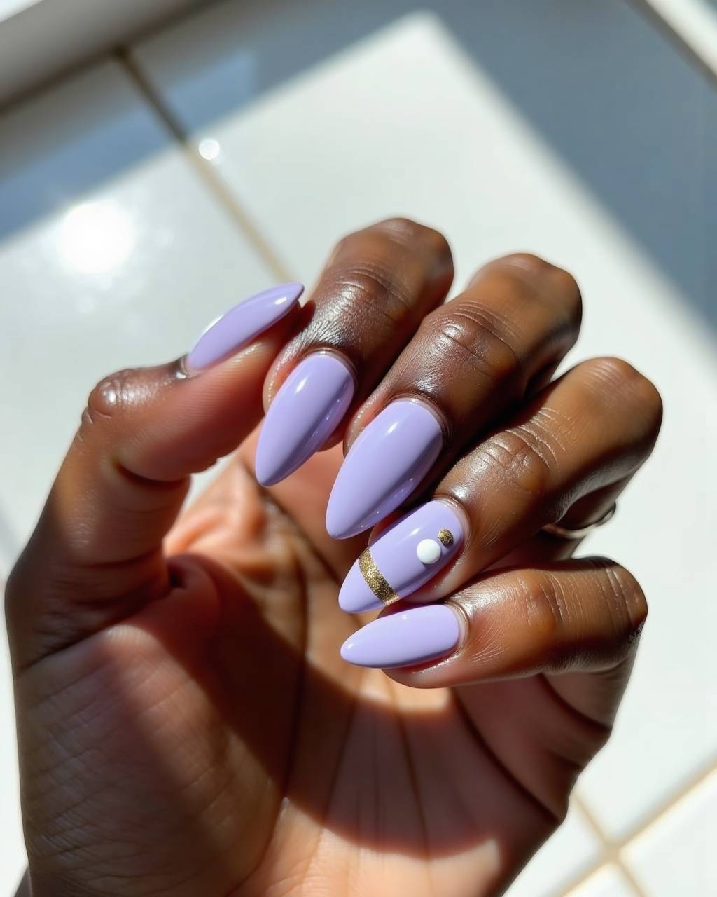 Almond minimalist nail design by Faye Nguyen