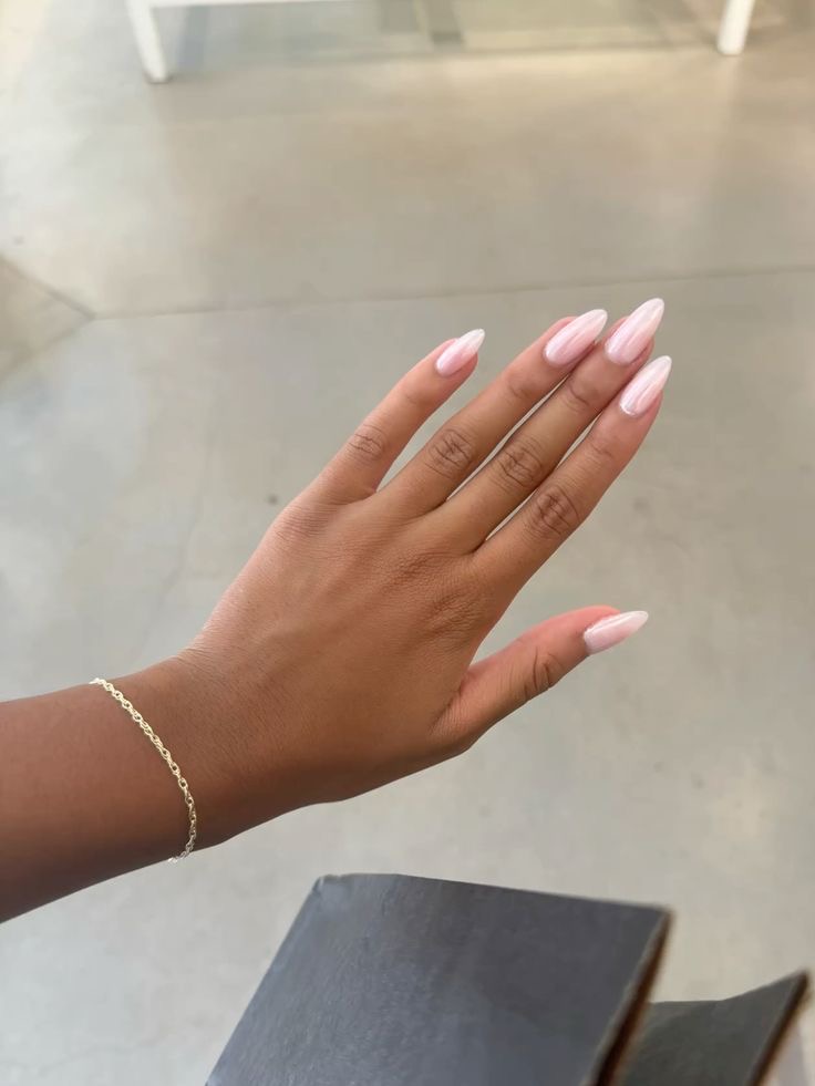 Almond line art nail design by Vivian Bloom