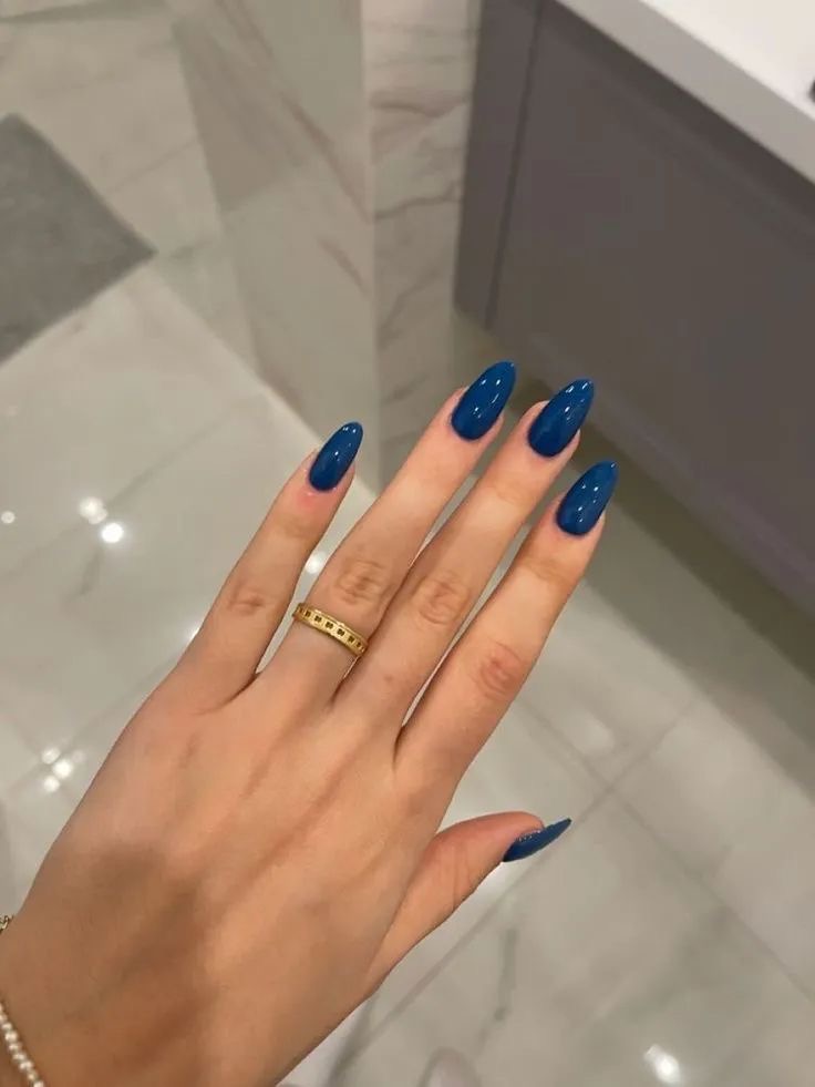 Almond geometric nail design by Vivian Bloom