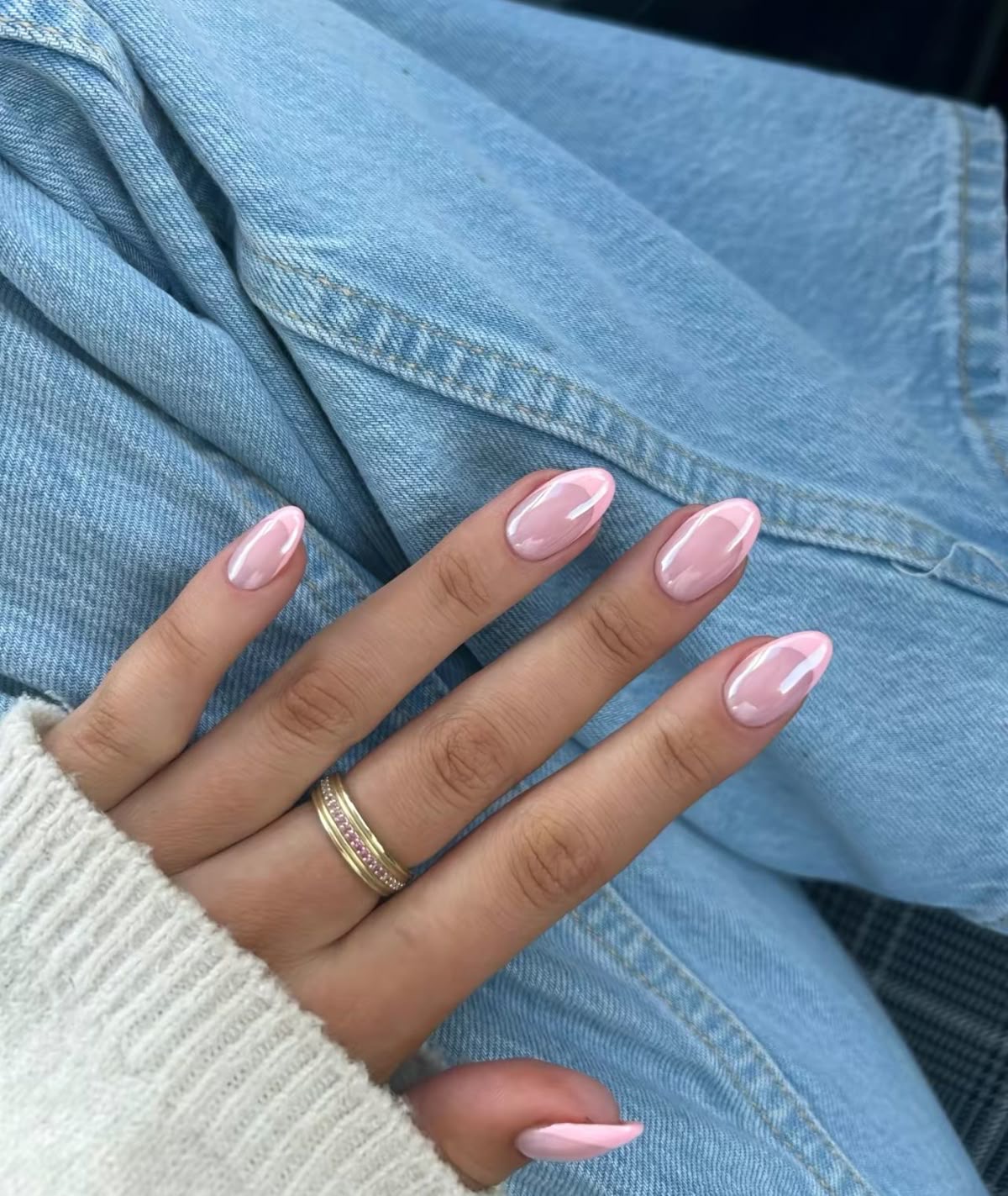 Oval abstract nail design by Vivian Bloom