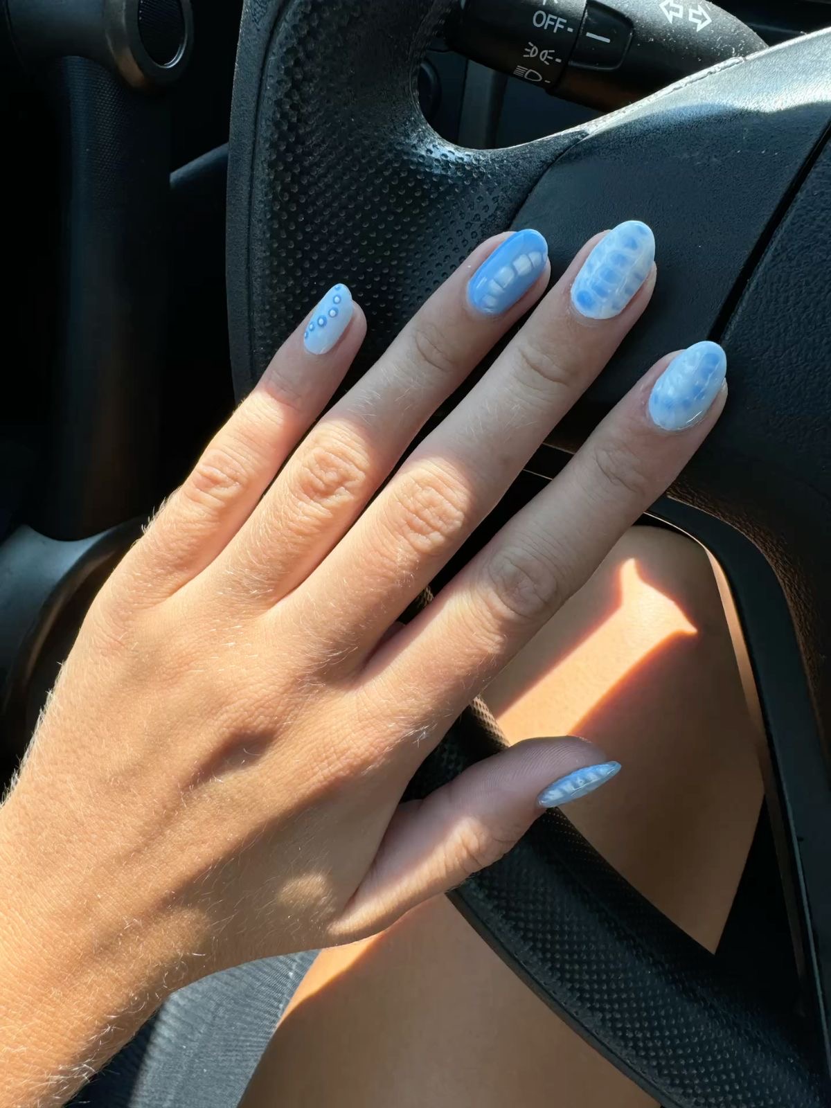 Stiletto minimalist nail design by Luna Hart