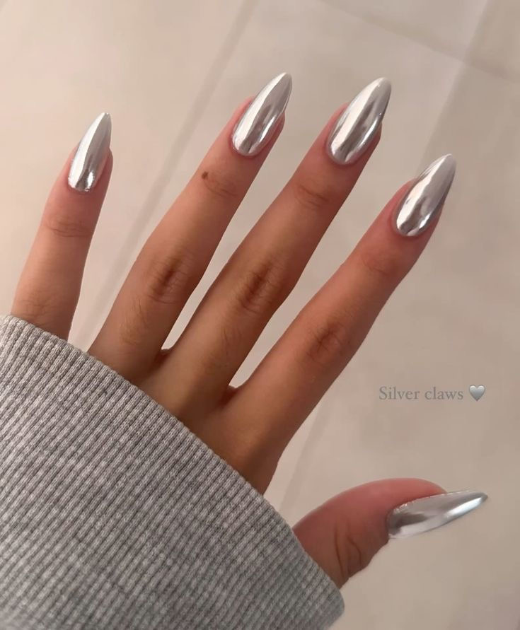 Stiletto minimalist nail design by Luna Hart